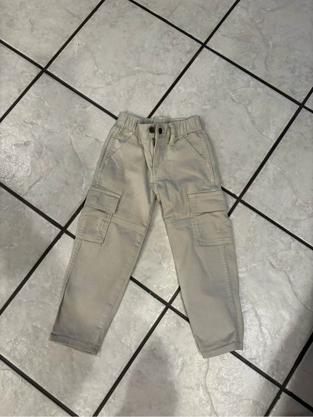 GAP SIZE 4 Relaxed Cargo Pants in Light Beige - like new